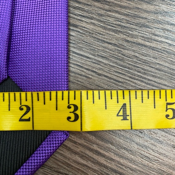 Geoffrey Beene NWT Solid Purple Skinny Tie - Picture 4 of 4